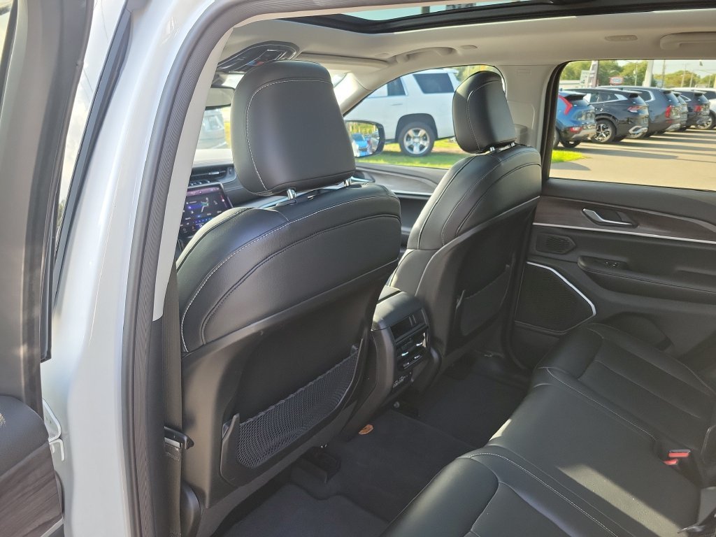 Used 2022 Bright White Clearcoat Jeep Limited image 17