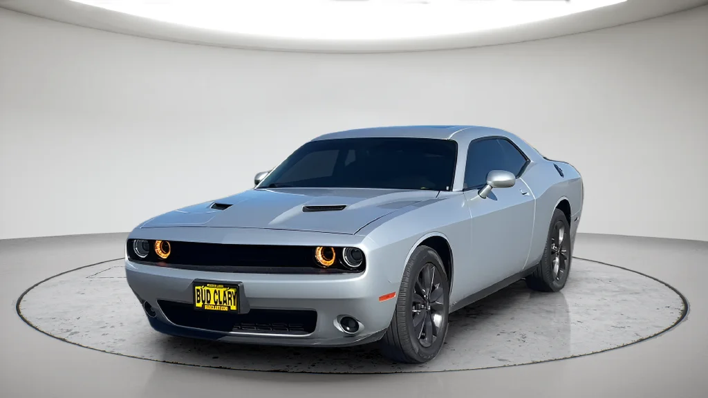 Used 2020 Silver Dodge SXT image 9