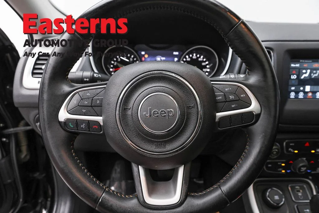 Used 2018 Black Jeep Latitude image 10