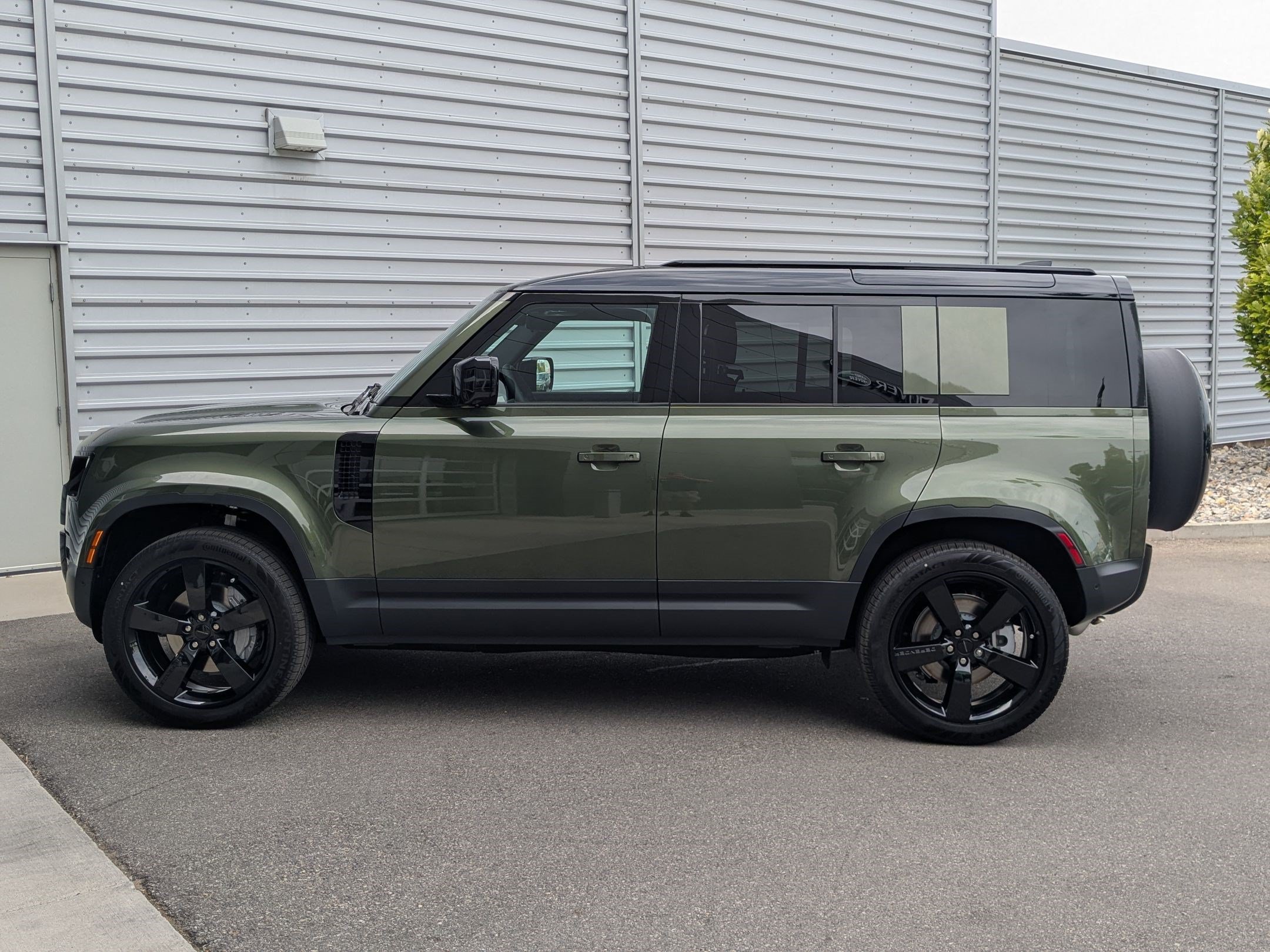 New 2026 Woolstone Green Land Rover P300 S image 9