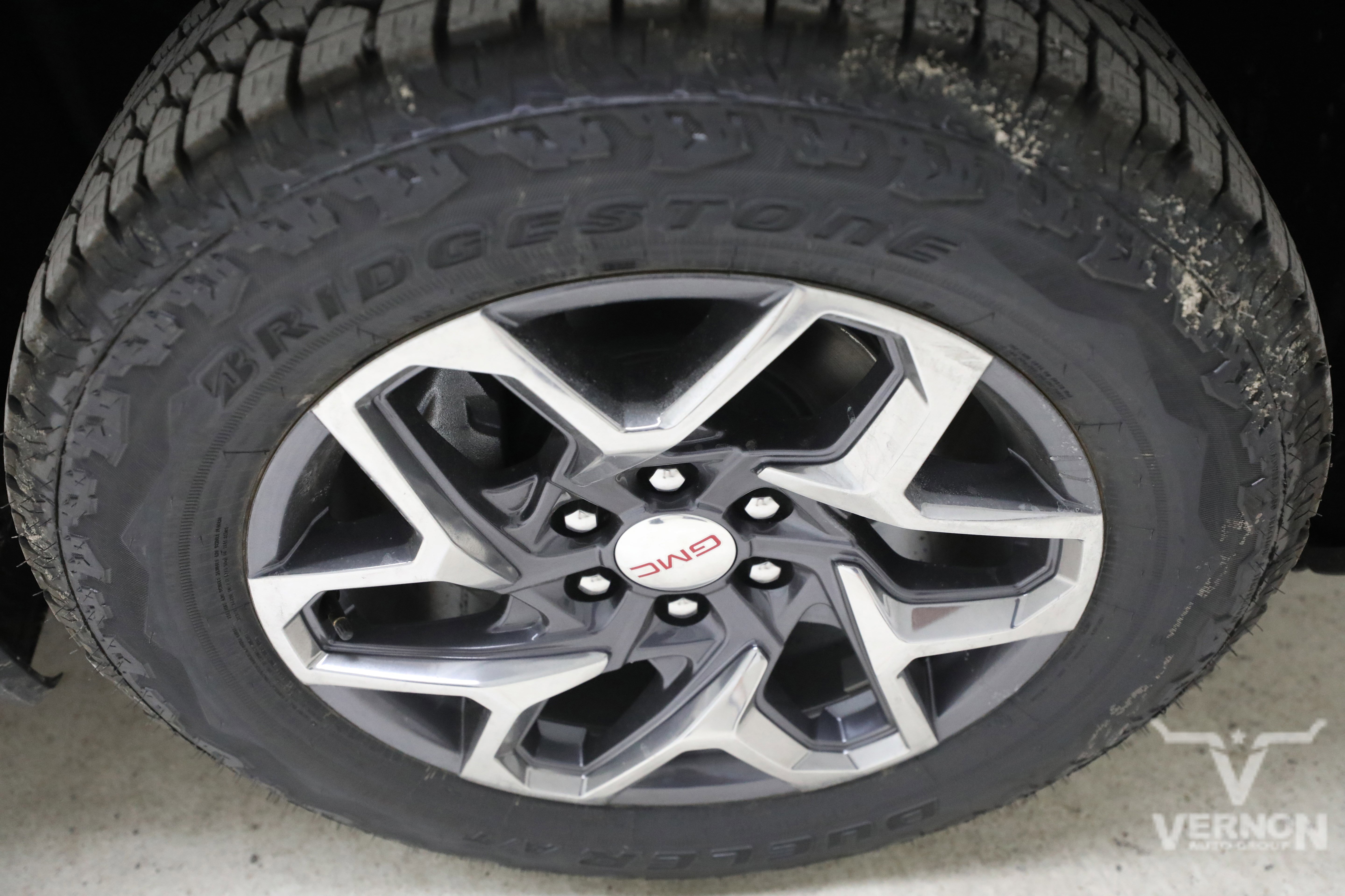 New 2026 Glacier White Tricoat GMC N image 32