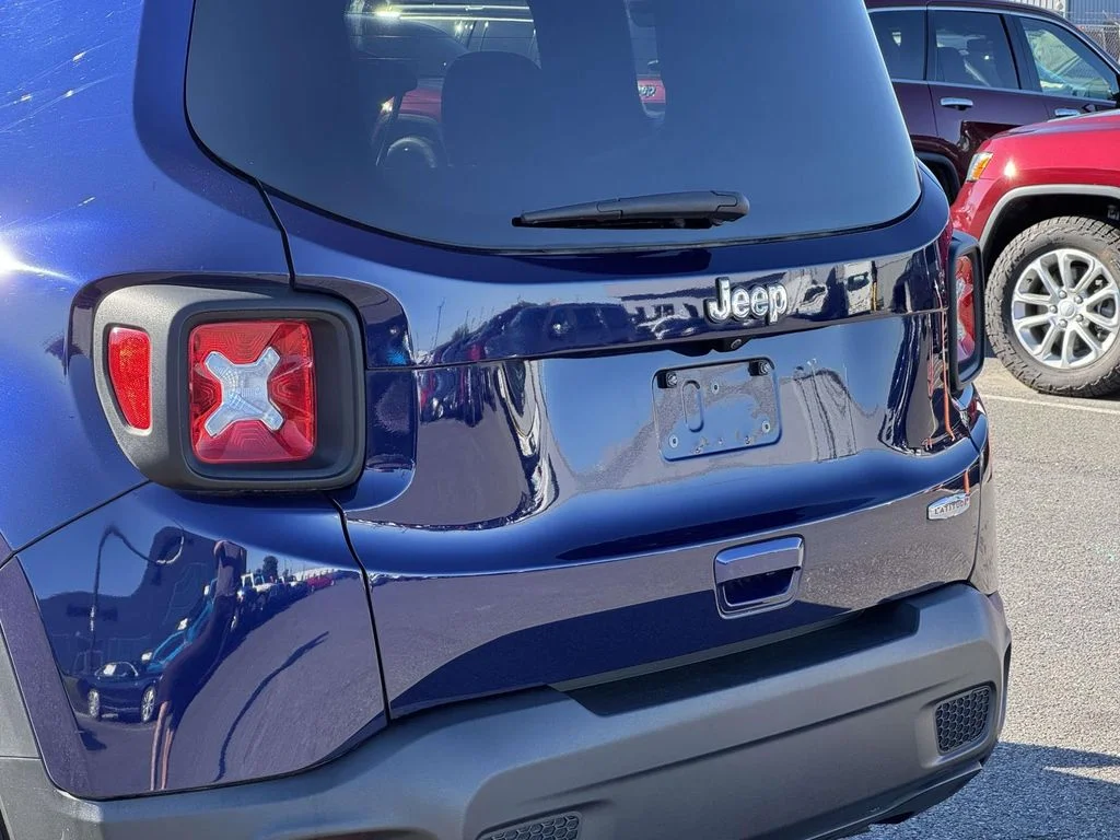 Used 2019 Blue Jeep Latitude image 10