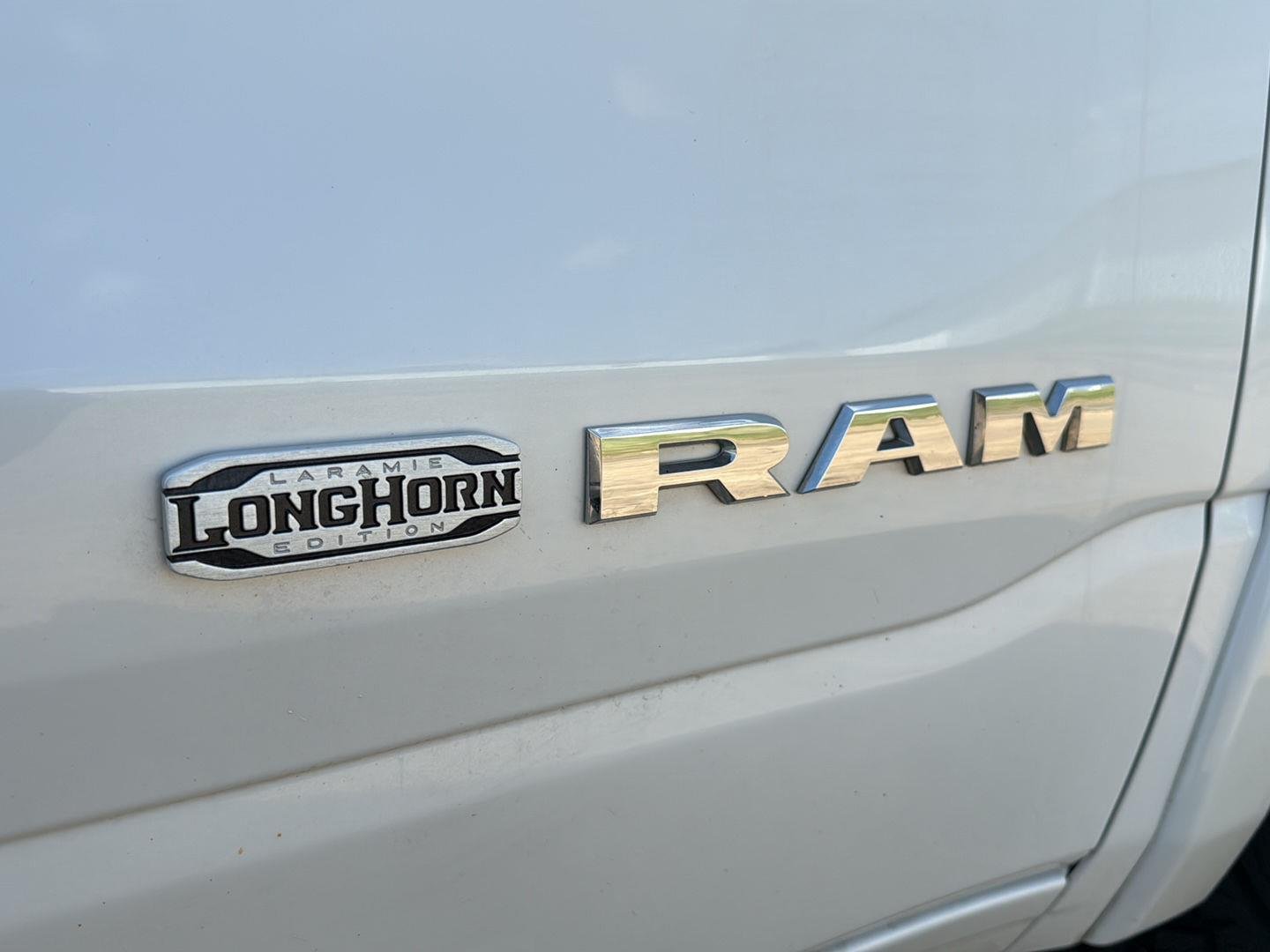 Used 2020 Ivory White Tri-Coat Pearlcoat Ram Longhorn image 43