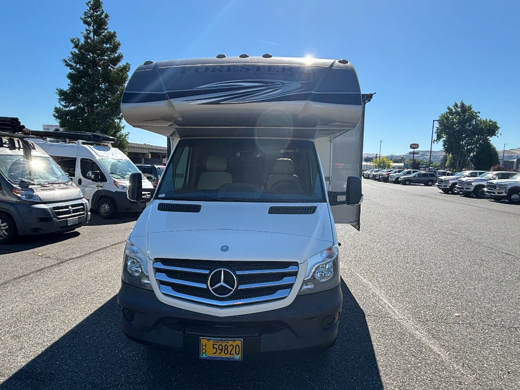 Used 2015 Arctic White Mercedes-Benz Base image 8