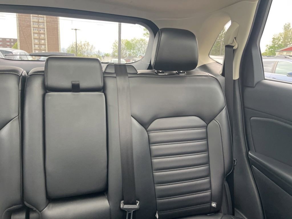 Used 2019  Ford SEL image 15