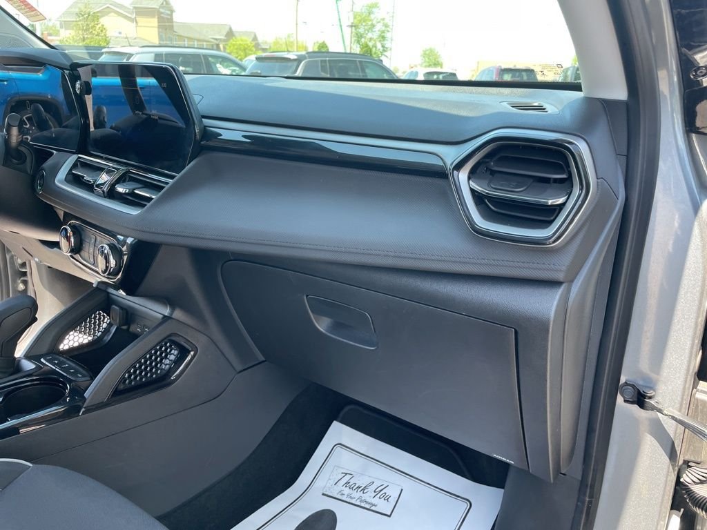 Used 2025 Gray Chevrolet LT image 30