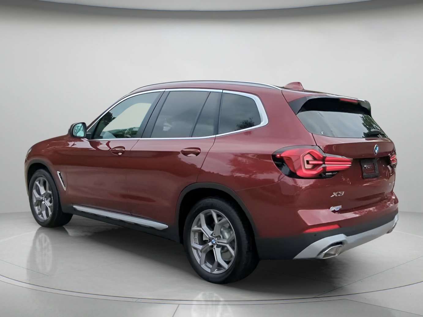 Used 2024 Aventurin Red Metallic BMW sDrive30i image 19