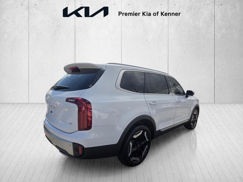 Used 2023 White Kia S image 4