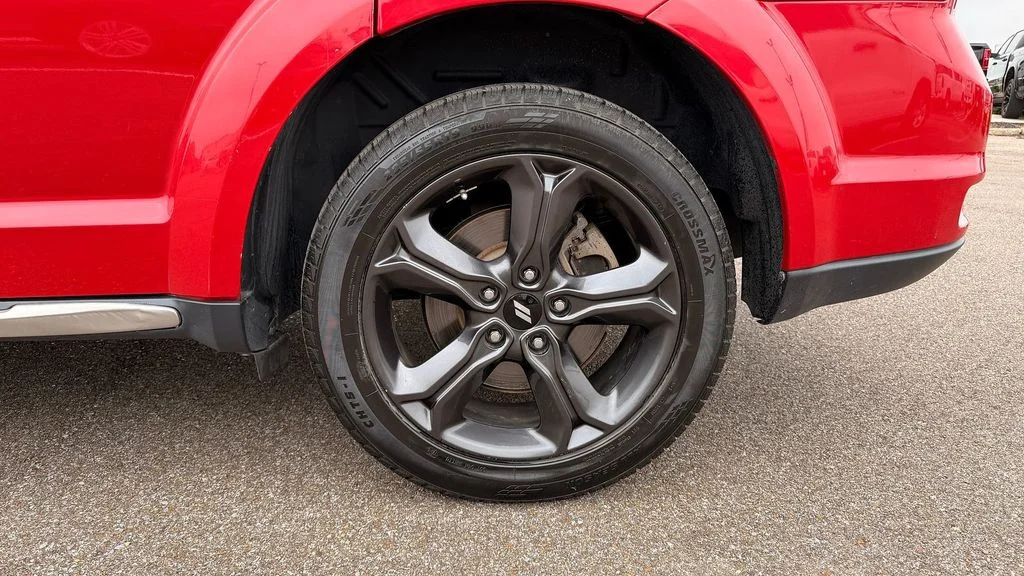 Used 2020 Red Dodge Crossroad image 9