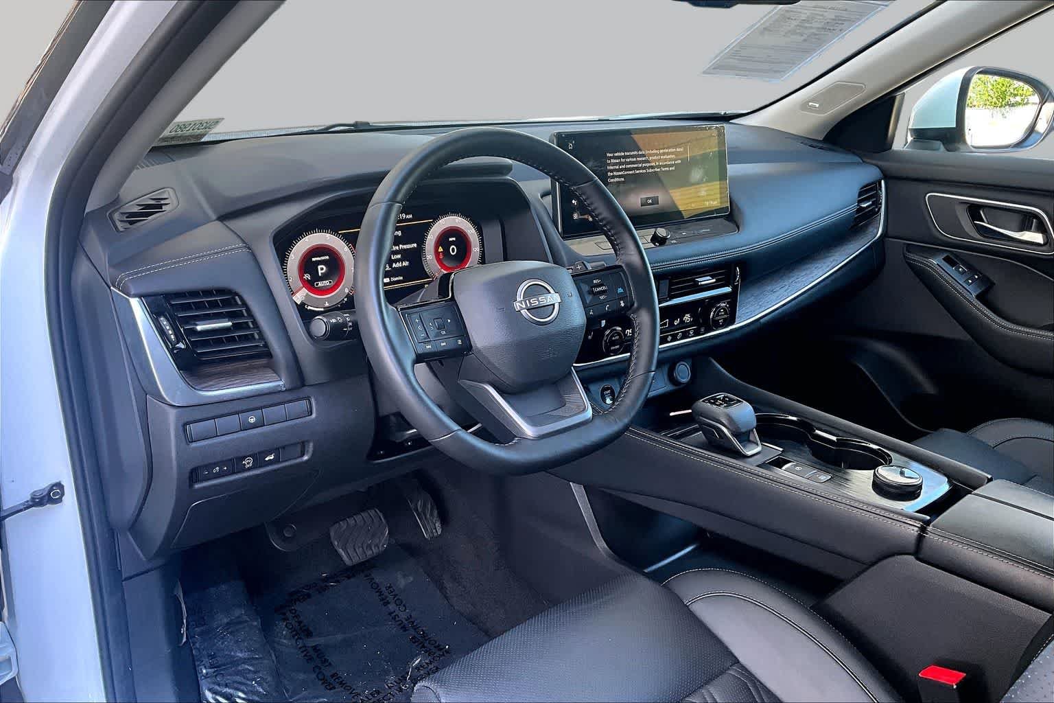 Used 2025 Everest White Pearl Nissan Platinum image 18