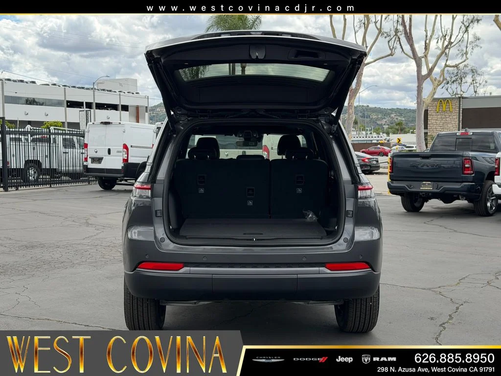 New 2026 Baltic Gray Metallic Clearcoat Jeep Altitude image 8