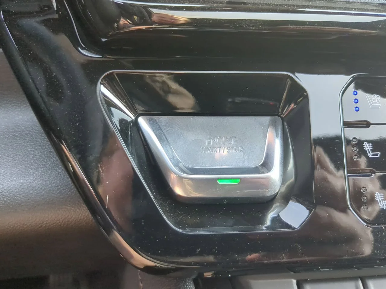 New 2026 Sterling Metallic GMC AT4 image 17