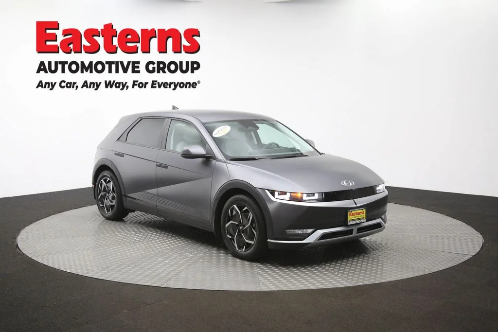 Used 2023 Gray Hyundai SEL image 47