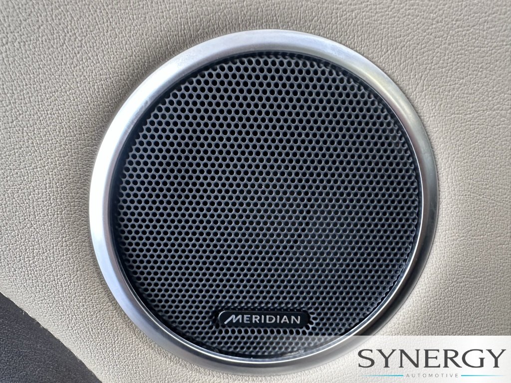 Used 2018 Byron Blue Metallic Land Rover HSE image 21