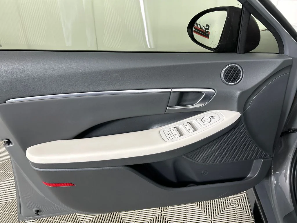Used 2022 Gray Hyundai SEL image 11