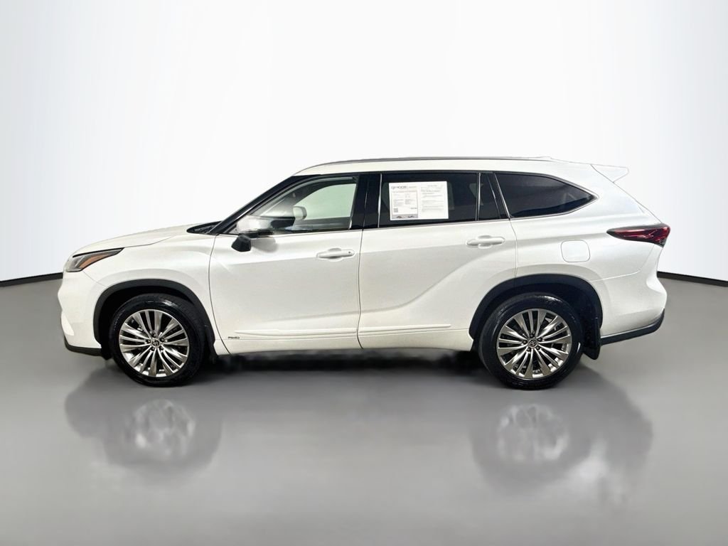 Used 2022 Wind Chill Pearl Toyota Hybrid Platinum image 4