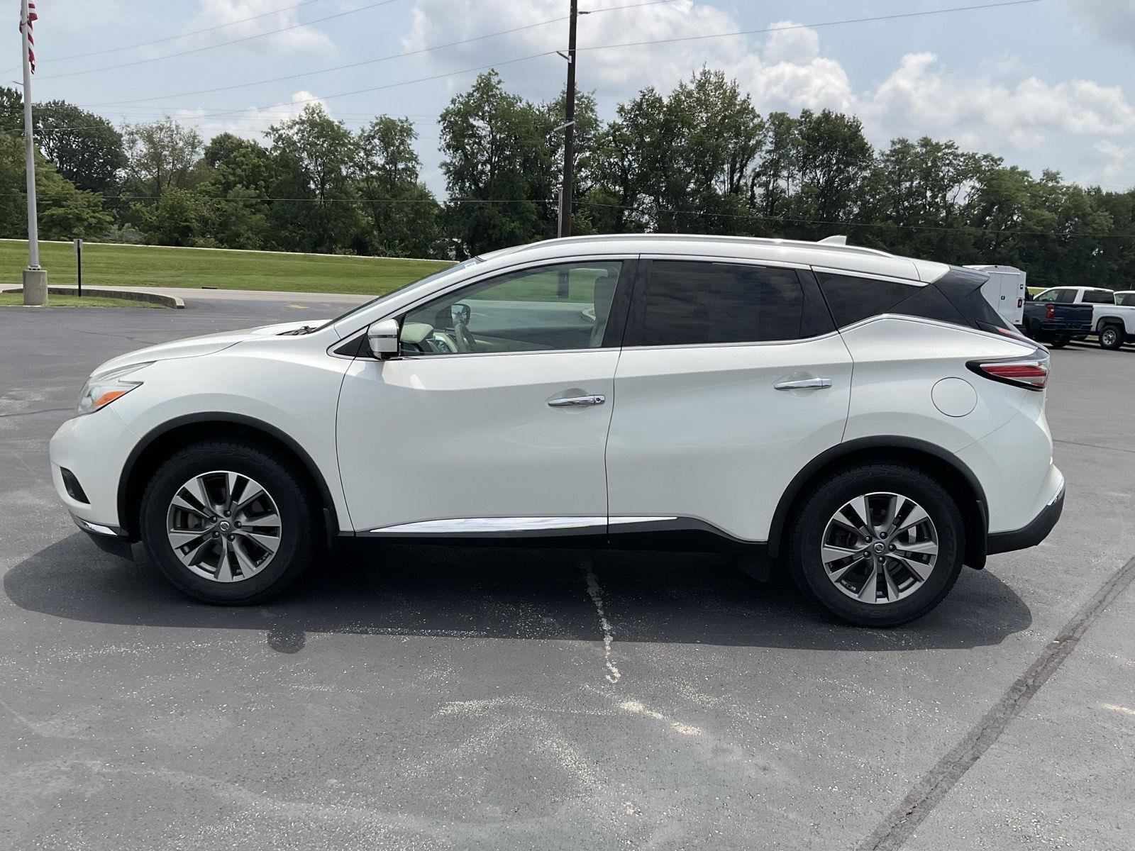 Used 2017 Pearl White Nissan SL image 4