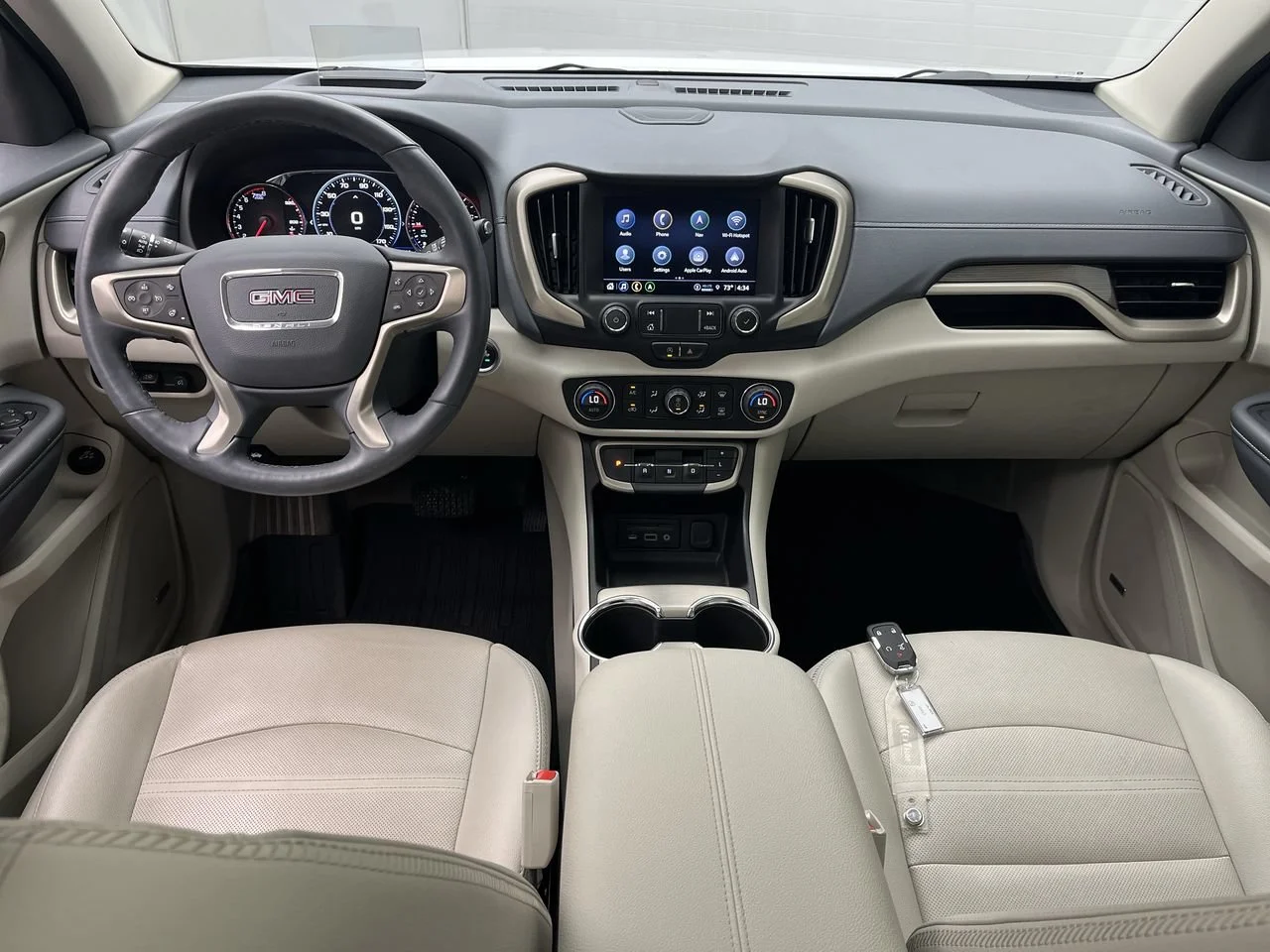 Used 2024 White Frost Tricoat GMC Denali image 4