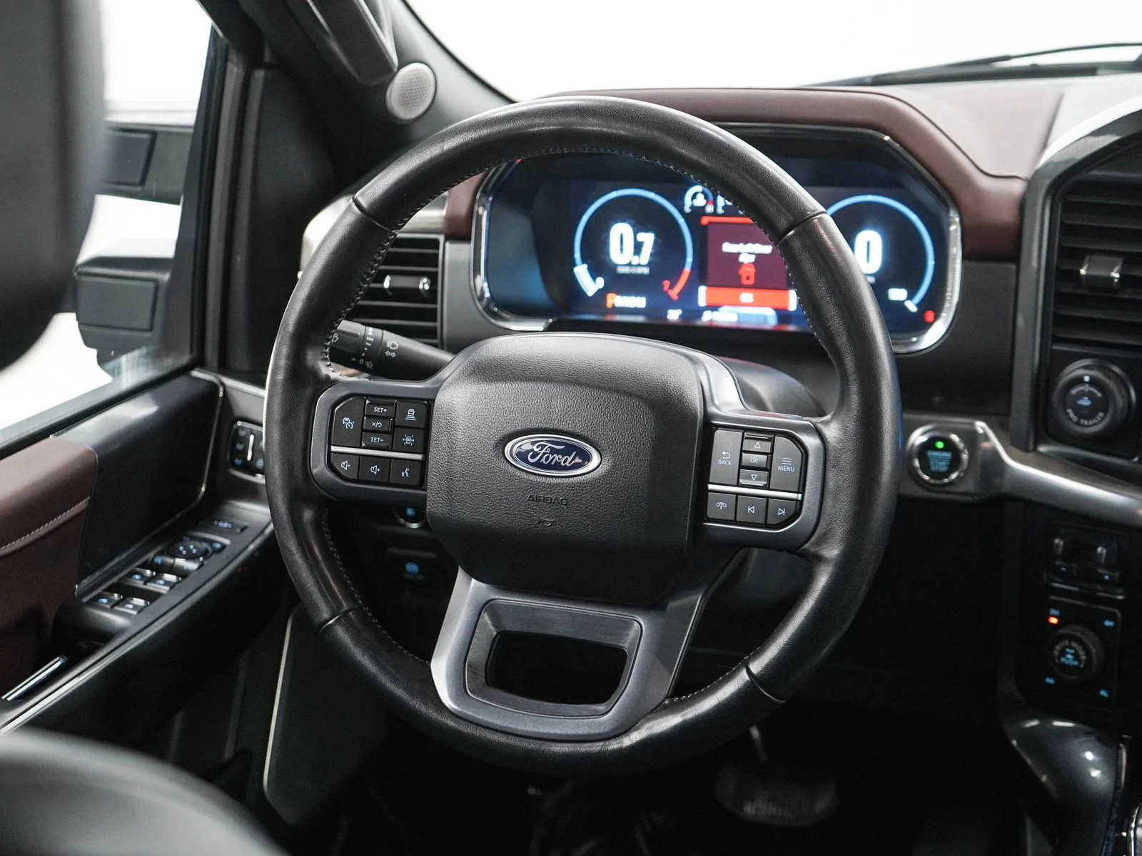 Used 2023  Ford Lariat image 14