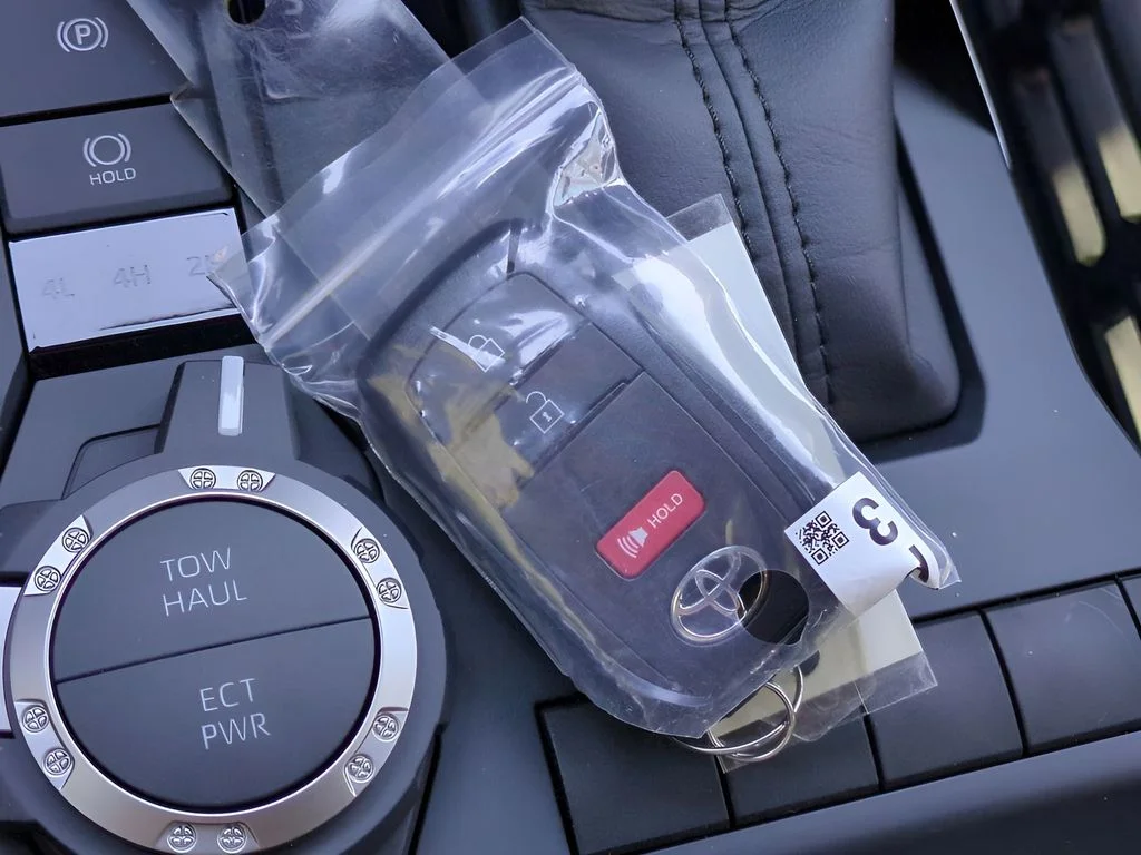 2025 Toyota Tacoma SR5 - Photo 28