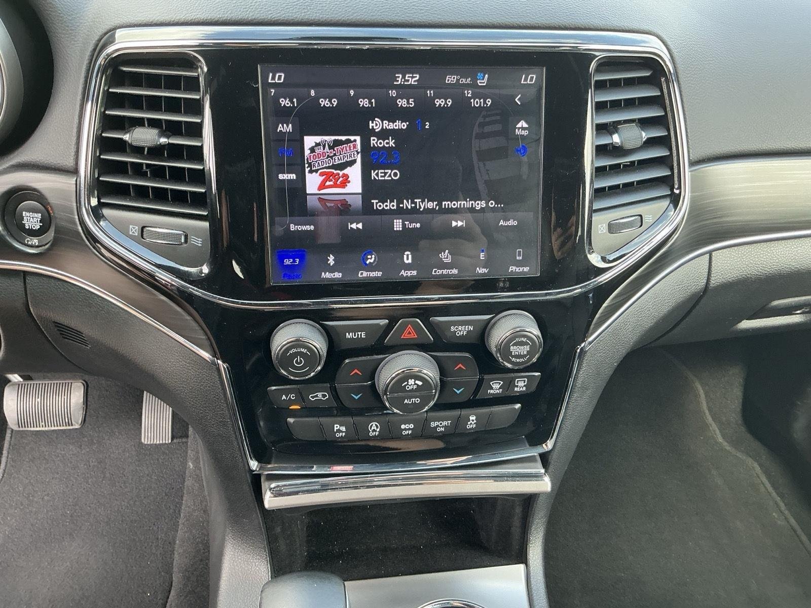 Used 2019 Billet Silver Metallic Clearcoat Jeep Limited image 17