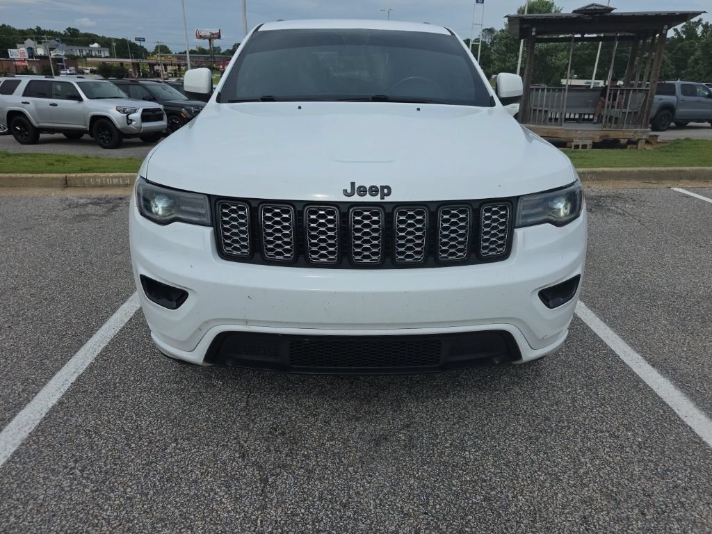 Used 2021 White Jeep Laredo X image 9