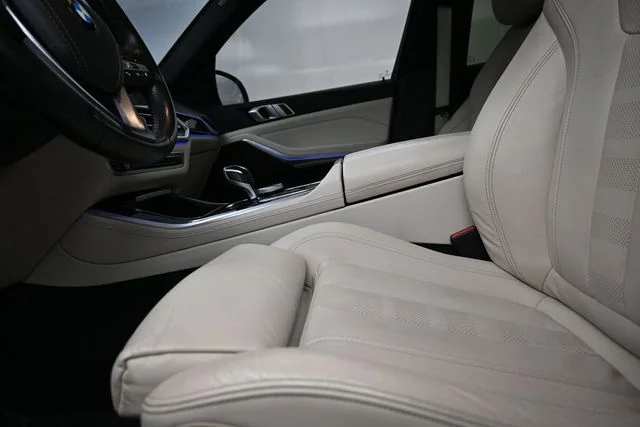 Used 2020 Black BMW sDrive40i image 28