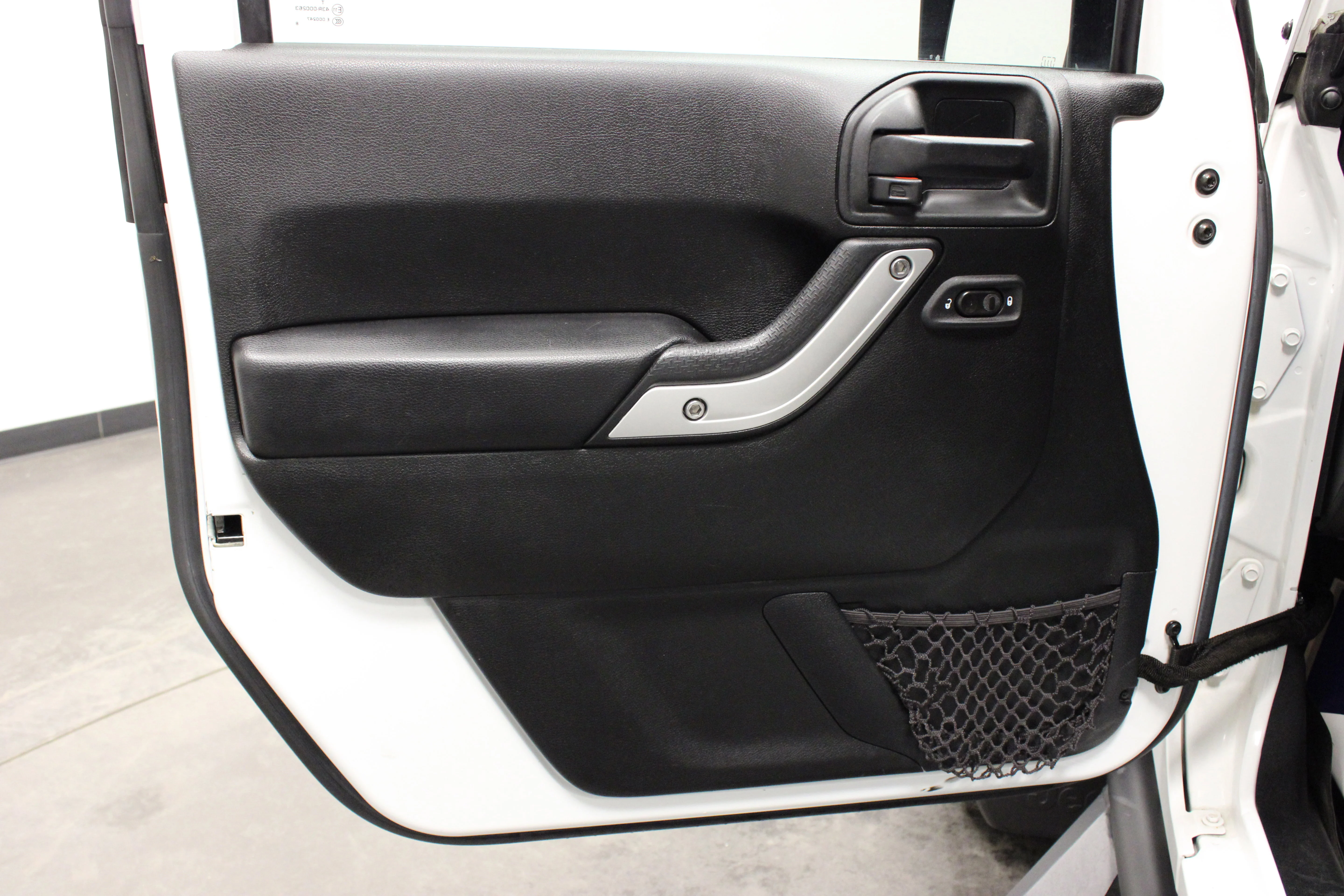 Used 2016 Bright White Clearcoat Jeep Rubicon image 11