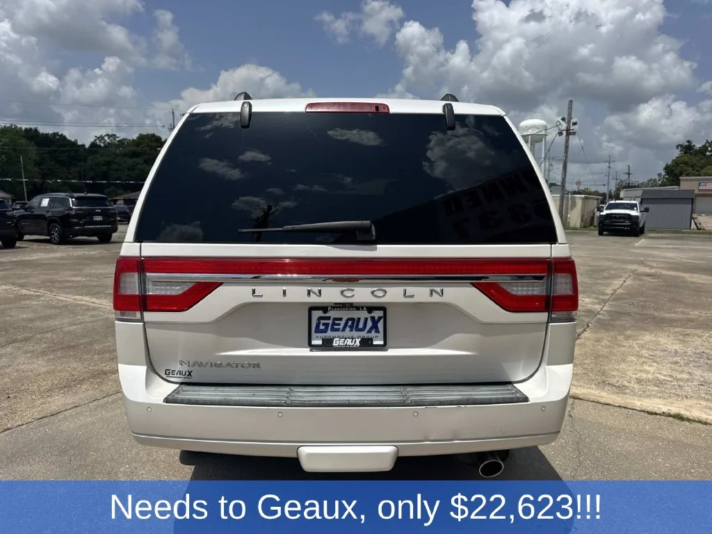 Used 2017 White Lincoln Select image 17