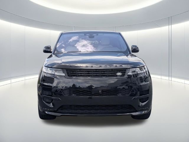 Used 2023 Black Land Rover SE Dynamic image 9