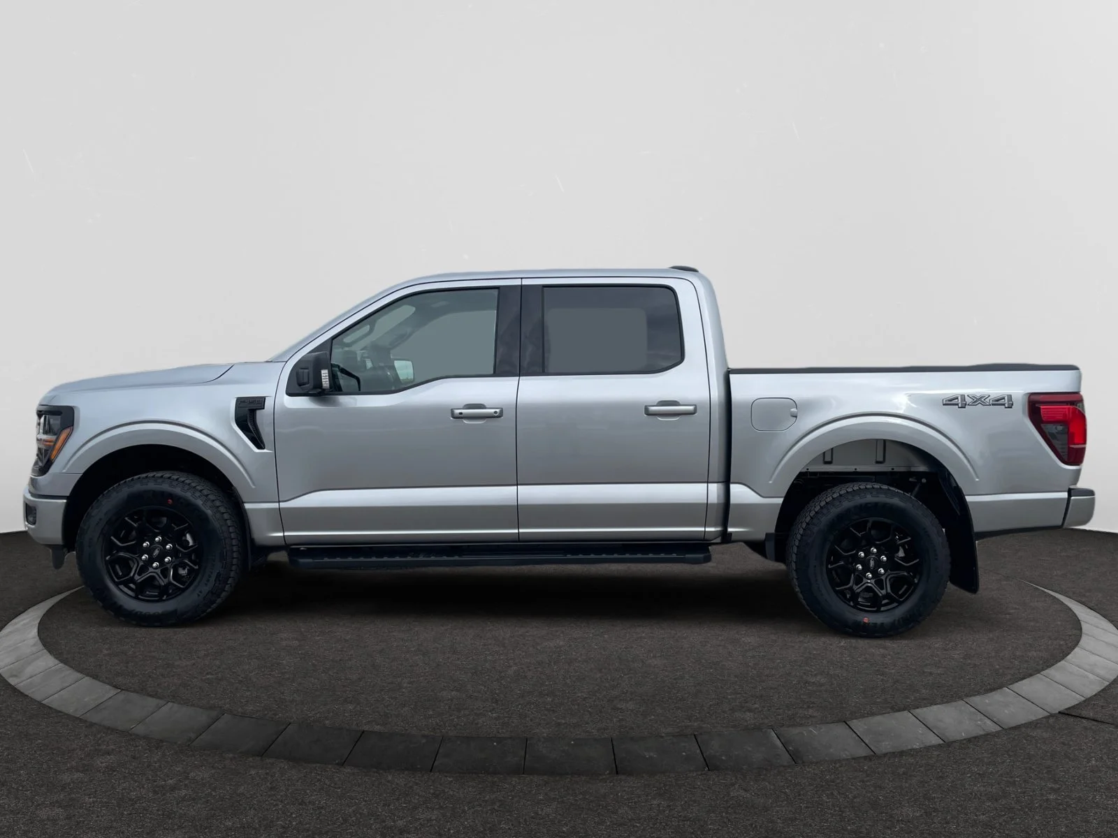 New 2026 Iconic Silver Metallic Ford XLT image 2
