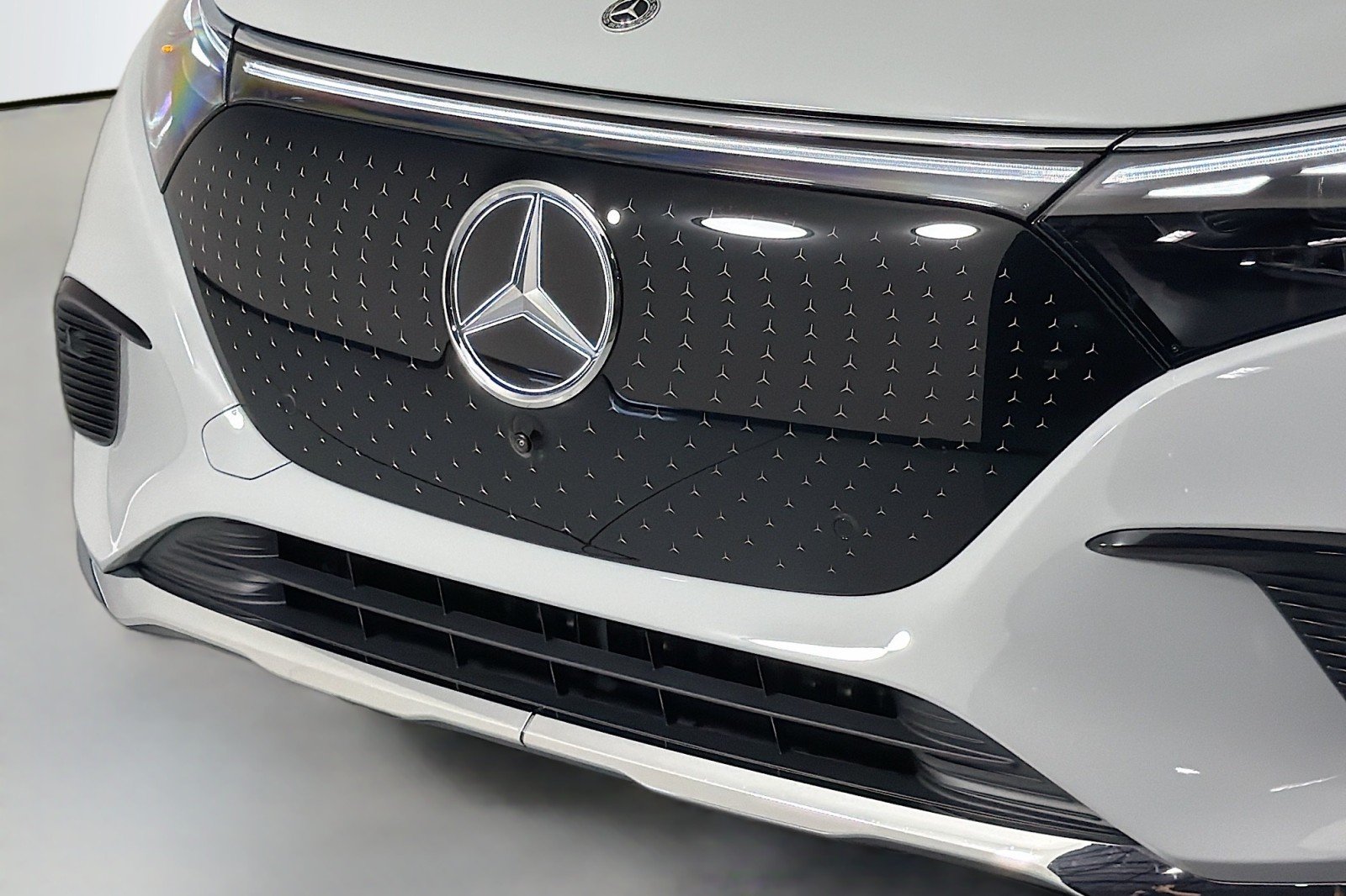 New 2026 MANUFAKTUR Alpine Grey Mercedes-Benz EQS 400 4MATIC® SUV image 11