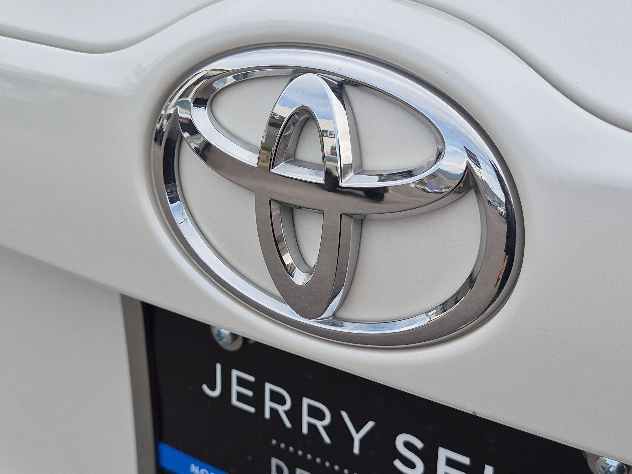 Certified Used 2017 White Toyota XLE image 13