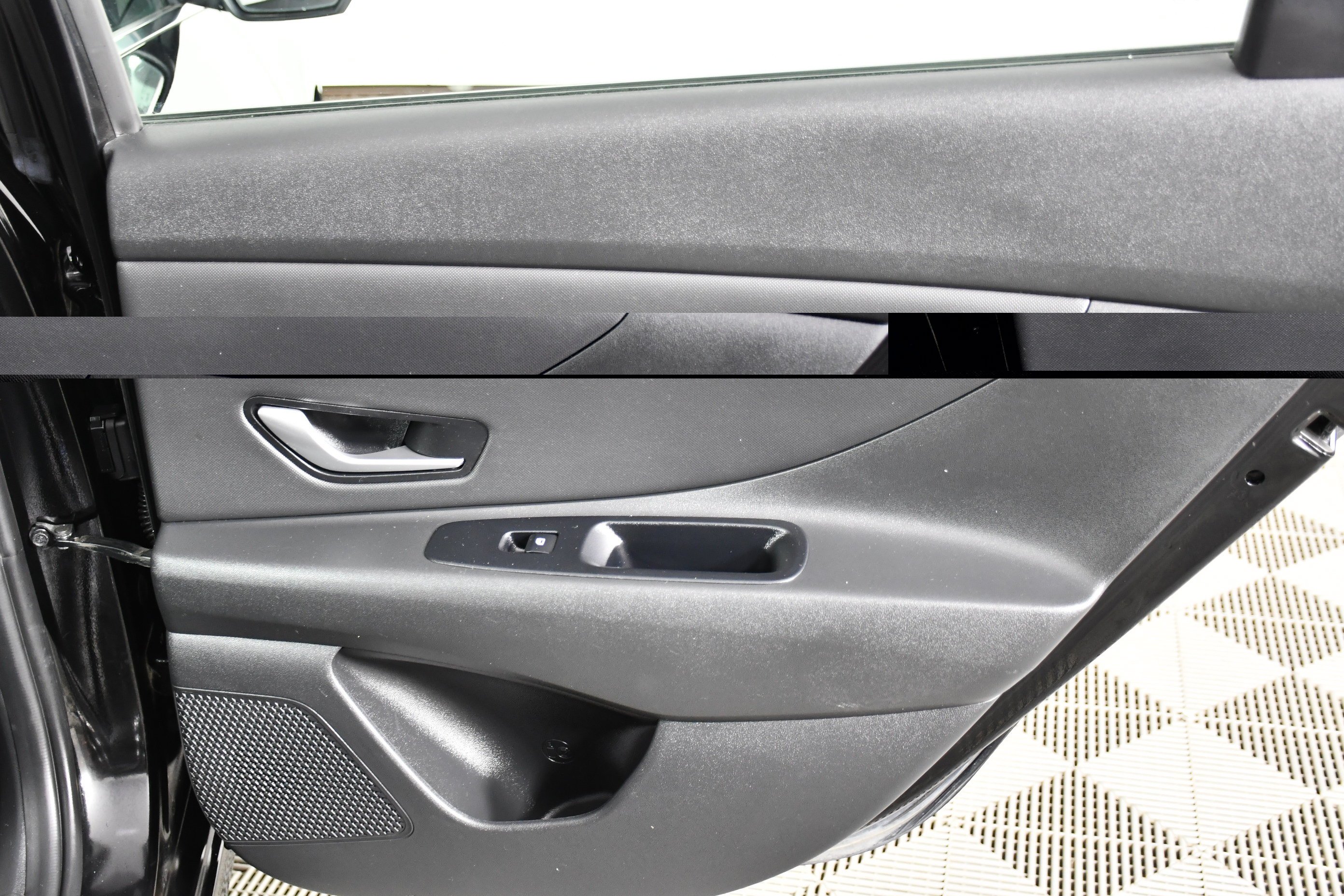 Used 2025 Abyss Black Hyundai Limited image 34