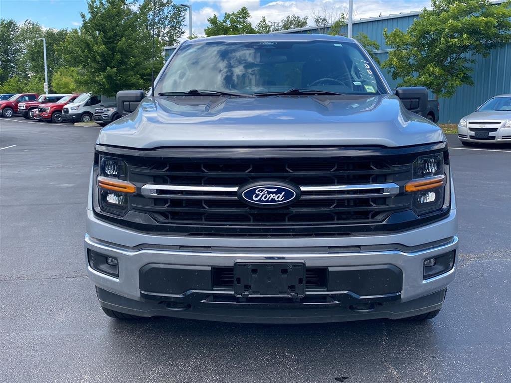 Used 2025 Iconic Silver Ford XLT image 5