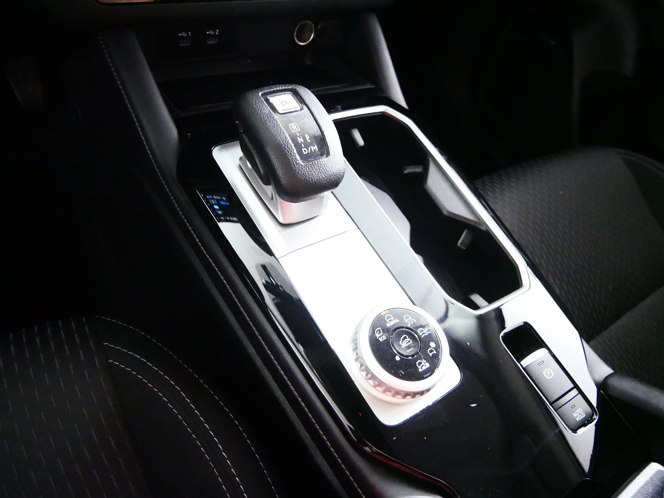 Used 2025 Red Diamond Mitsubishi ES image 24