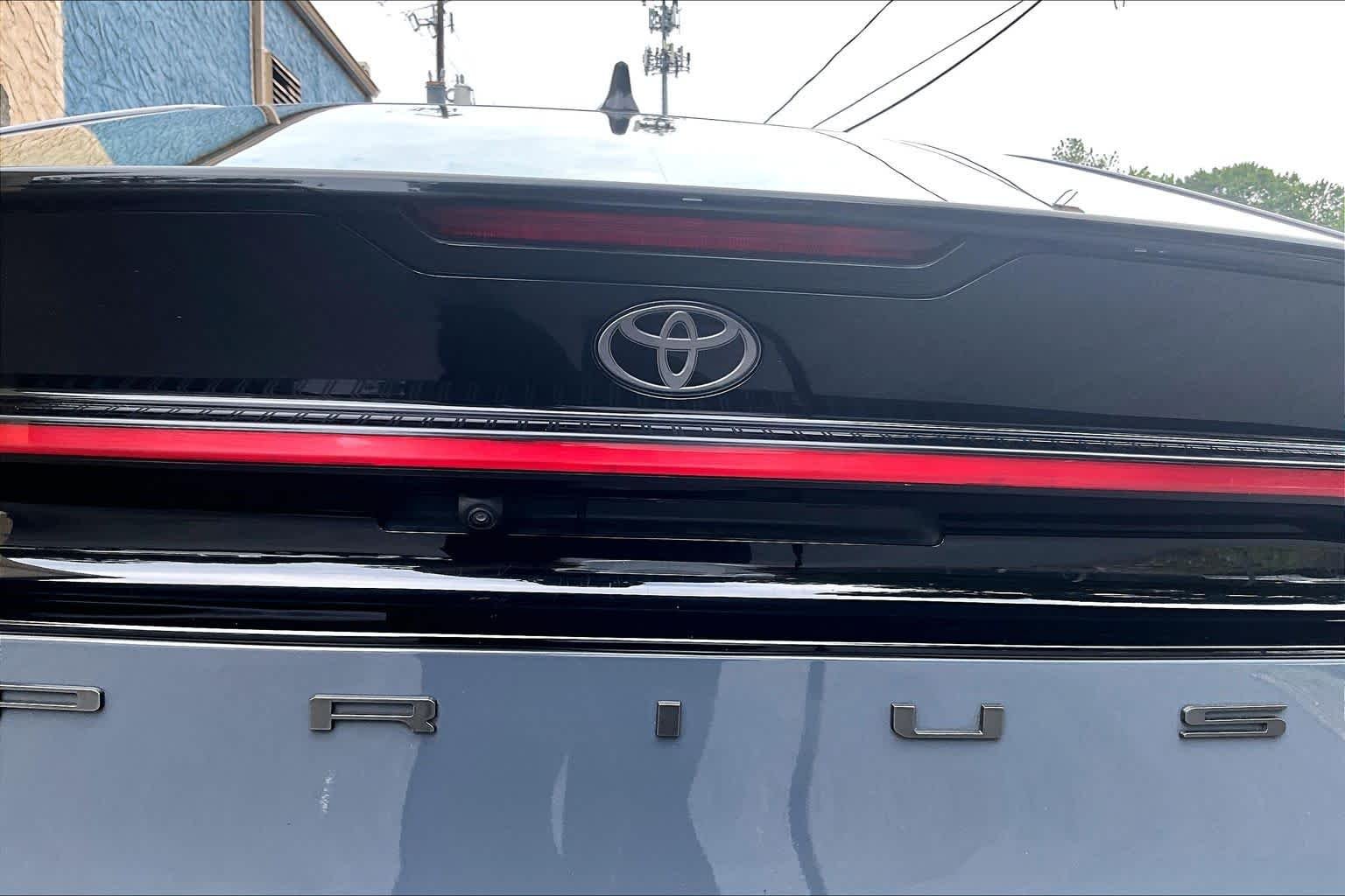 Used 2024 Guardian Gray Toyota XLE image 31