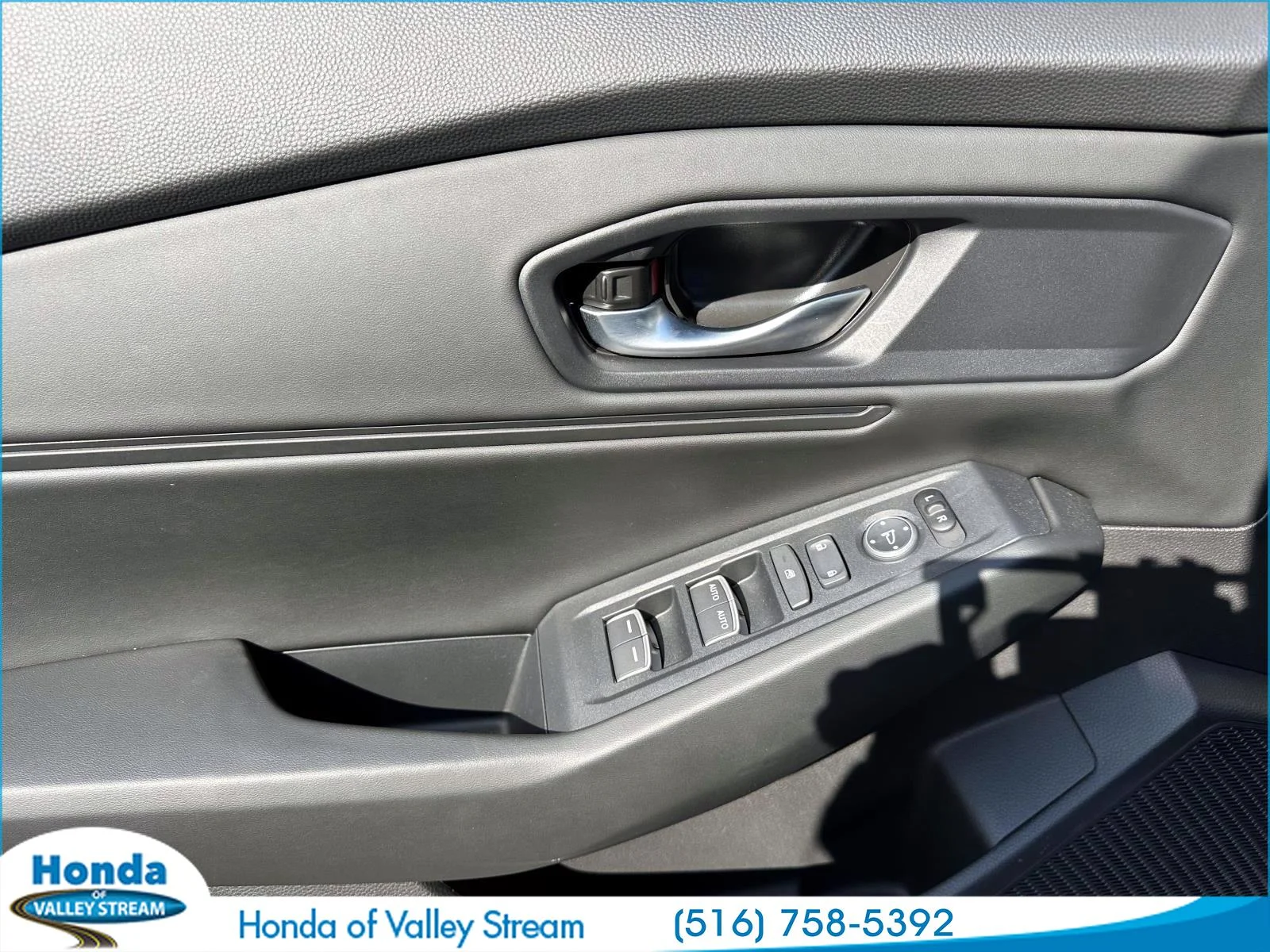 Certified Used 2025 Platinum White Pearl Honda SE image 15