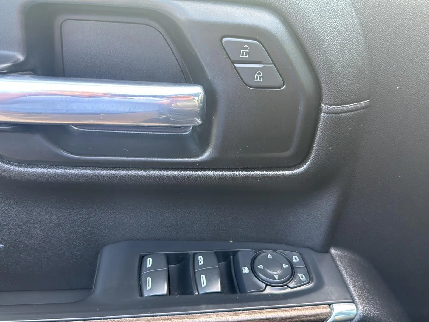Used 2021 BLACK Chevrolet LT Trail Boss image 14