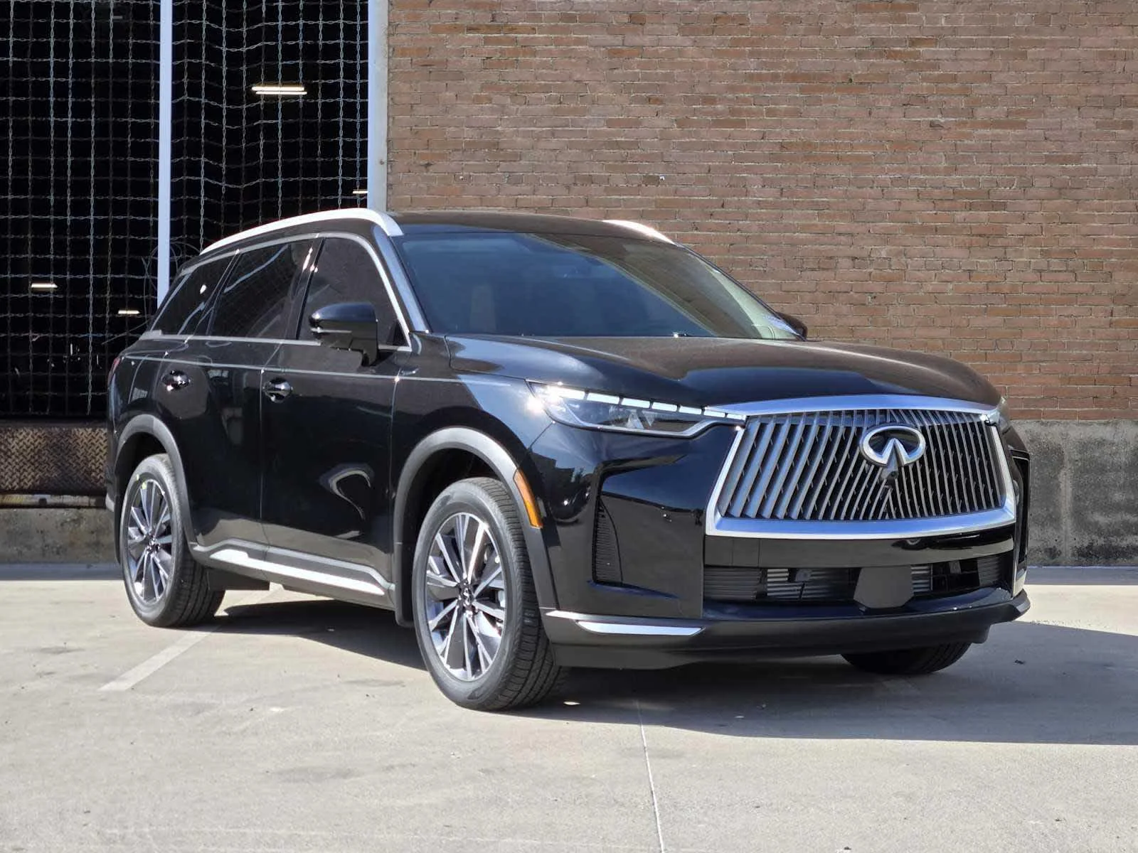 Certified Used 2026 Mineral Black INFINITI LUXE image 2