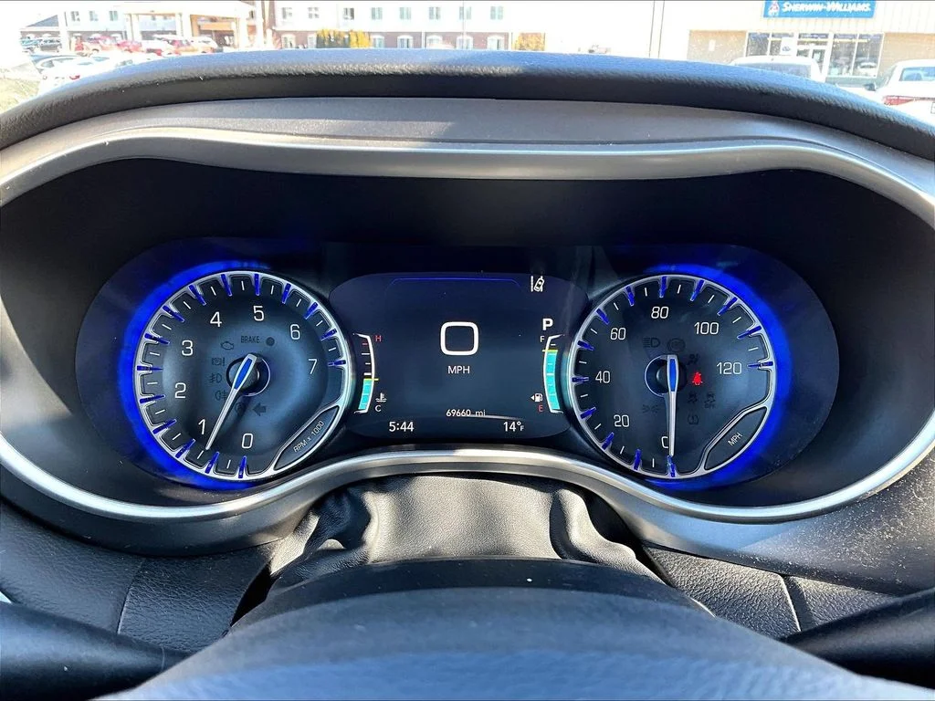 2023 Chrysler Pacifica Touring L - Photo 17