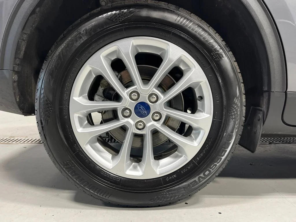 Used 2022 Gray Metallic Ford SE image 35