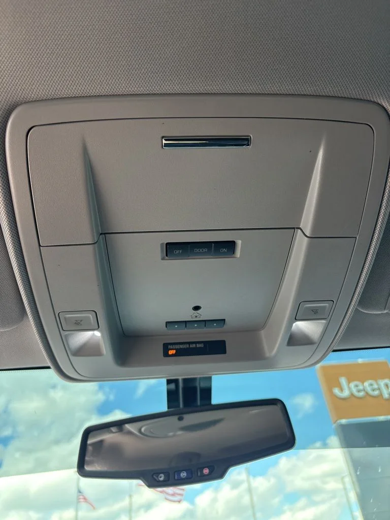 Used 2018 Cardinal Red GMC SLT image 27