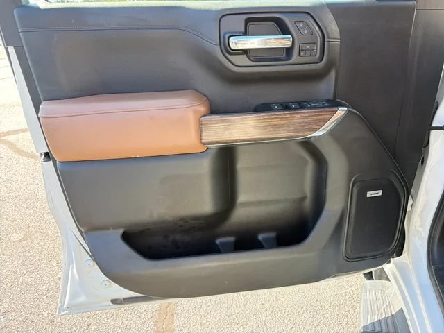 Used 2019 IRIDESCENT PEARL TRICOAT Chevrolet High Country image 18