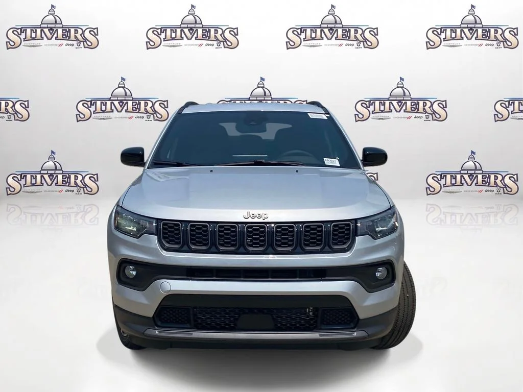 New 2026 Silver Zynith Metallic Clearcoat Jeep Latitude Altitude image 2