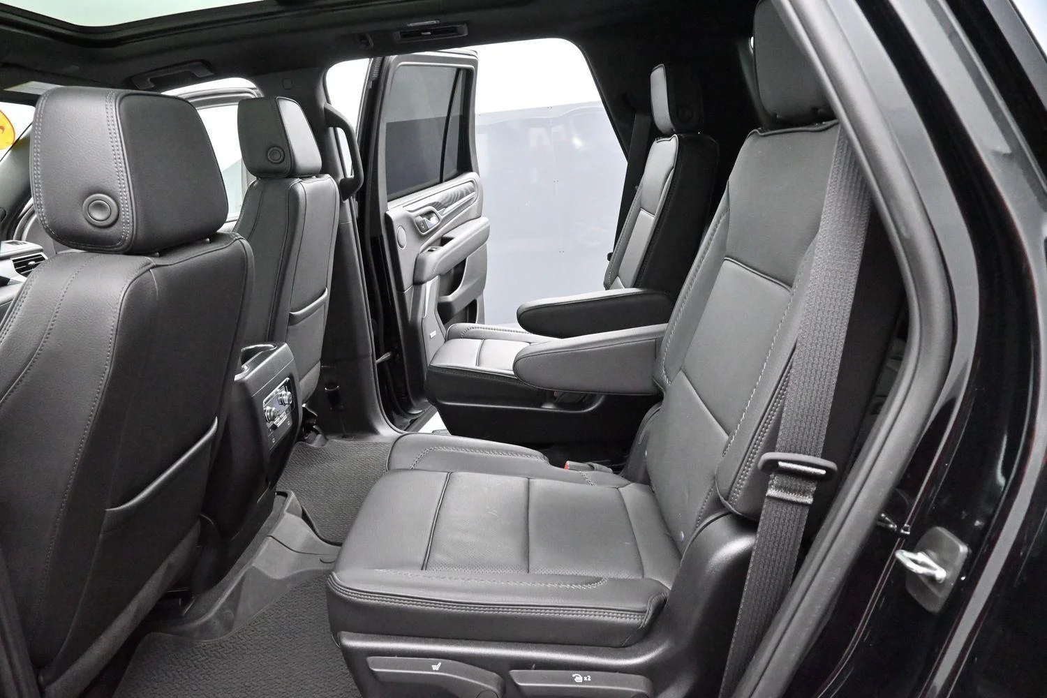 Used 2024 Onyx Black GMC Denali image 31
