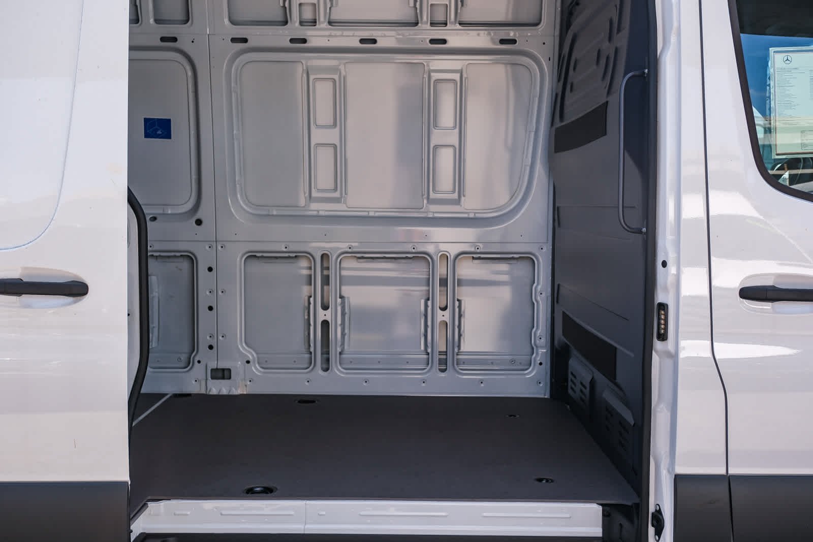 New 2025 Arctic+White Mercedes-Benz Cargo Van 170WB High Roof 113kw Battery RWD SO Mot image 14