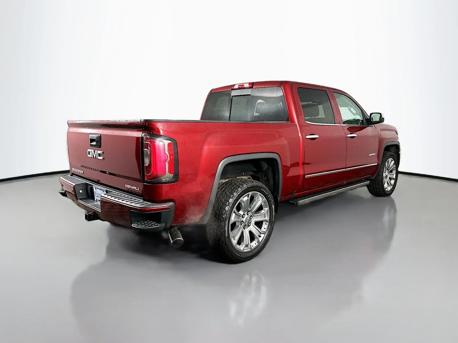 Used 2018 Red Quartz Tintcoat GMC Denali image 8