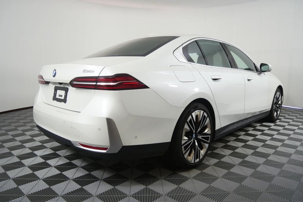 Certified Used 2025 Mineral White Metallic BMW 530i image 3