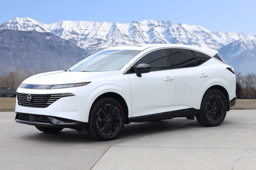Used 2025 Everest White Pearl Tricoat Nissan Platinum image 2